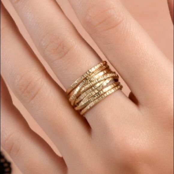 Handmade 14k gold Intertwined Wire Wrap Ring - Picture 5 of 7